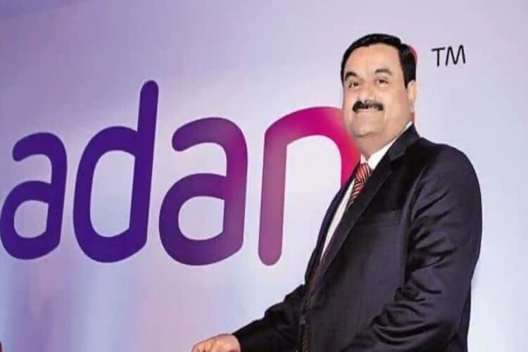 Gautam Adani को जोर का झटका, हजारों करोड़ वाले तीन विदेशी फंड के खाते फ्रीज