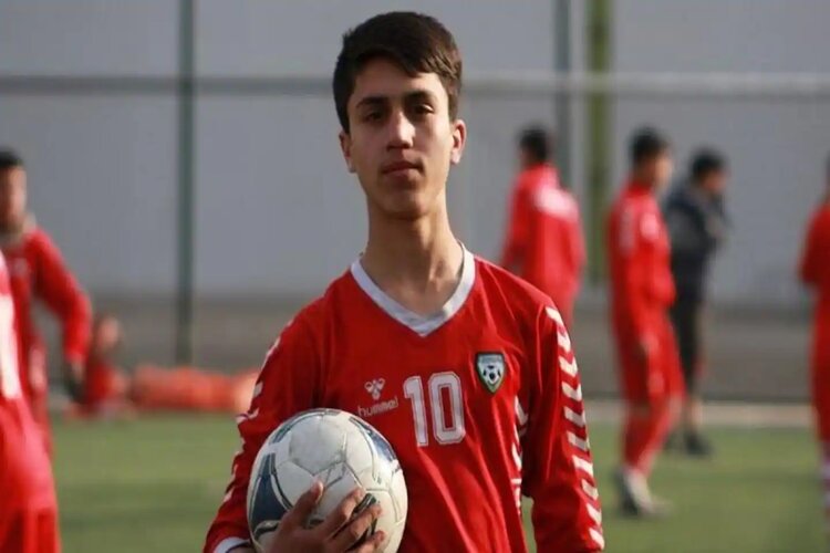 Afghanistan: National Footballer dies in fall from plane at Kabul airport 