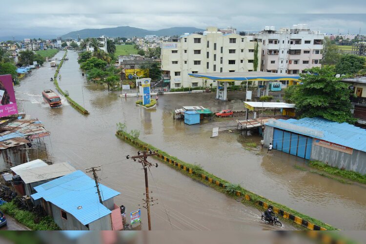 Maharashtra: Godavari river's water level reaches 'alert' mark 