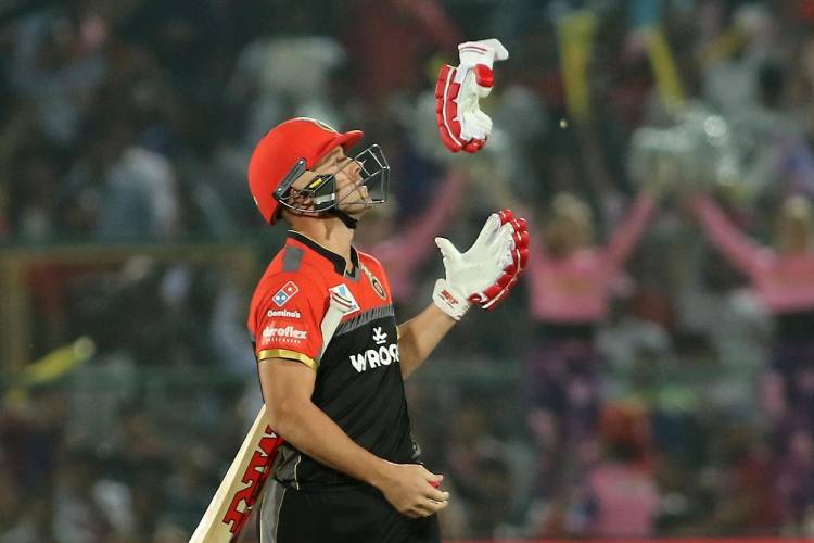 डिविलियर्स ने क्रिकेट से संन्यास का किया ऐलान, RCB को लगा बड़ा झटका