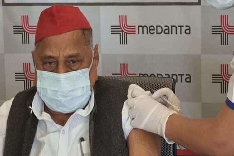 Mulayam Singh Yadav got vaccinated, Akhilesh called 'BJP's vaccine'