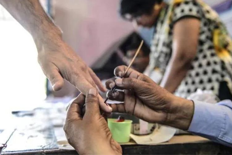 Bhabanipur Bypoll : मतदान शुरू होते ही आज होगा ममता बनर्जी के भाग्य का फैसला;