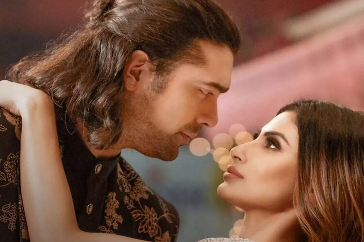 Jubin Nautiyal's song Dil Galti Kar Baitha Hai releases, Mouni looks glamorous 